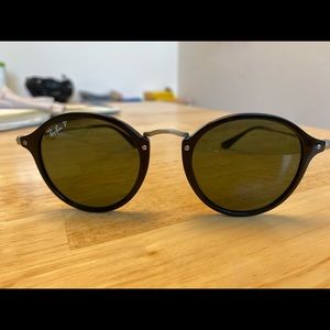Ray Ban Polarized Round Fleck Sunglasses